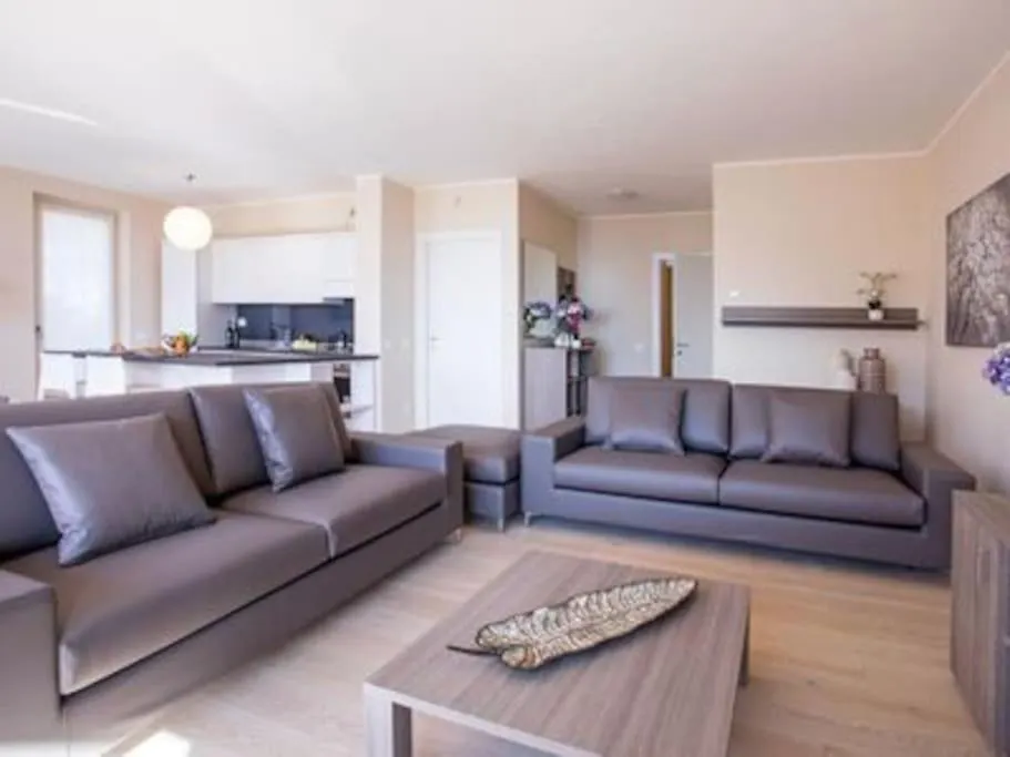 Ossuccio Sanny-Grande B Sleeps 8 With Pool By Italian Apartments