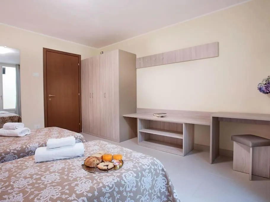 Ossuccio Sanny-Grande B Sleeps 8 With Pool By Italian Apartments Italië