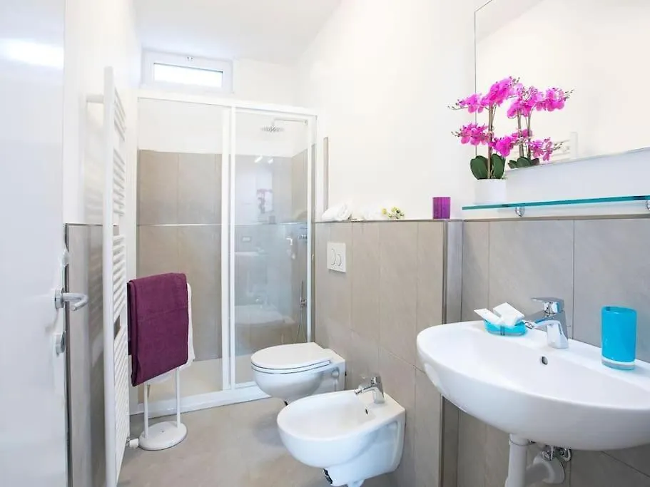 Ossuccio Sanny-Grande B Sleeps 8 With Pool By Italian Apartments
