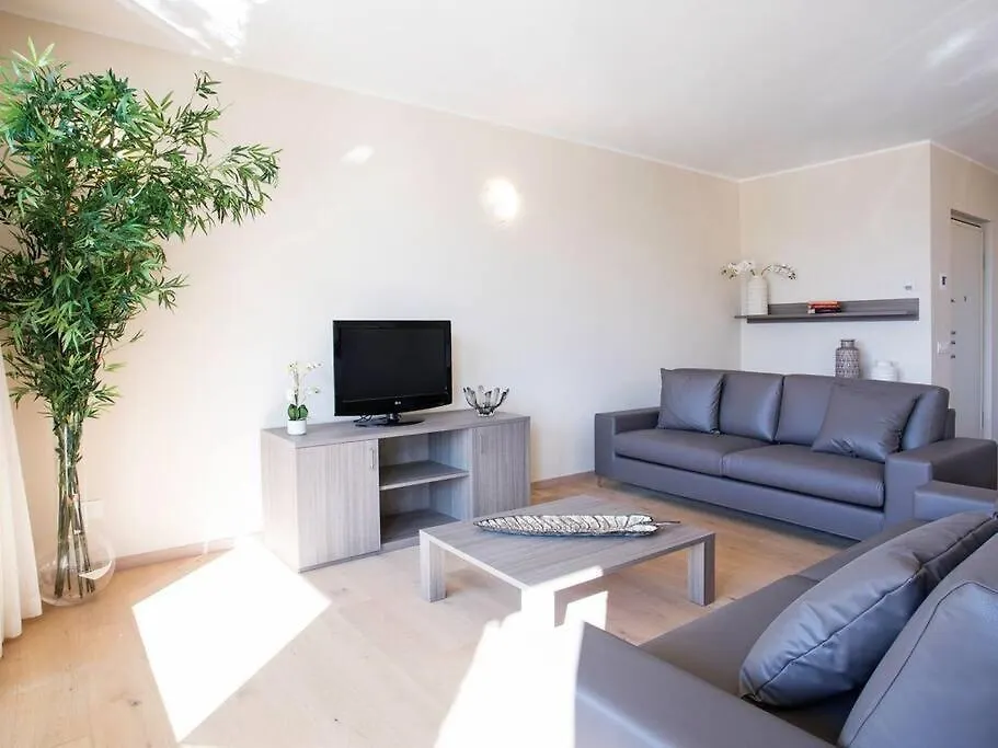 Ossuccio Sanny-Grande B Sleeps 8 With Pool By Italian Apartments Italië