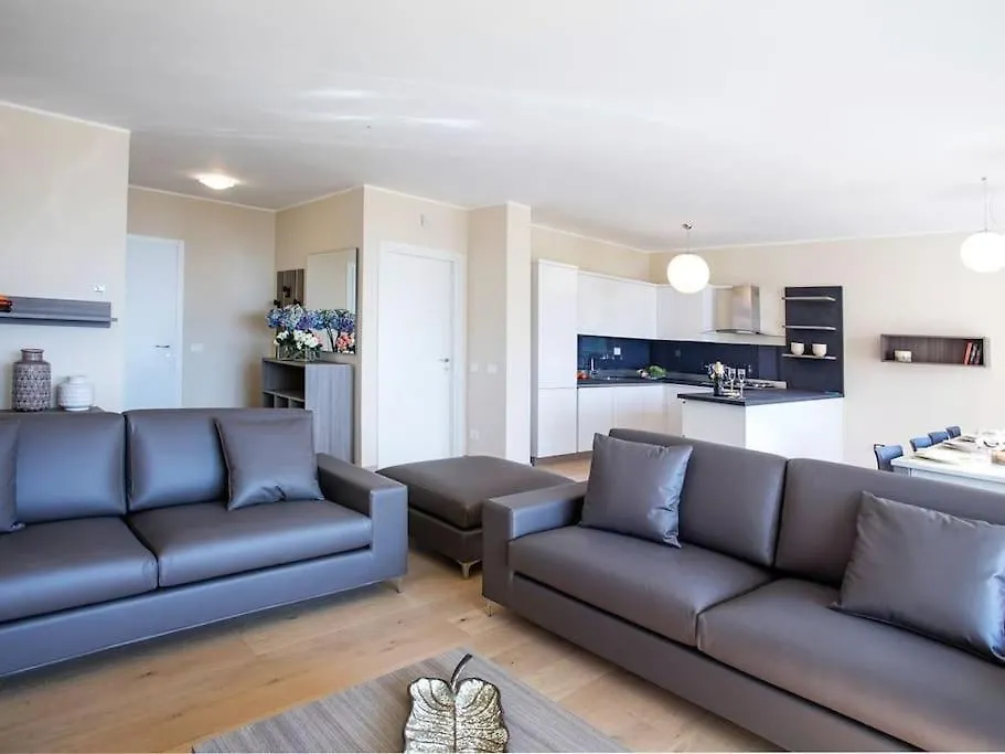 Ossuccio Sanny-Grande B Sleeps 8 With Pool By Italian Apartments 0*,  Italië